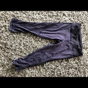 Lululemon crop size six in eggplant